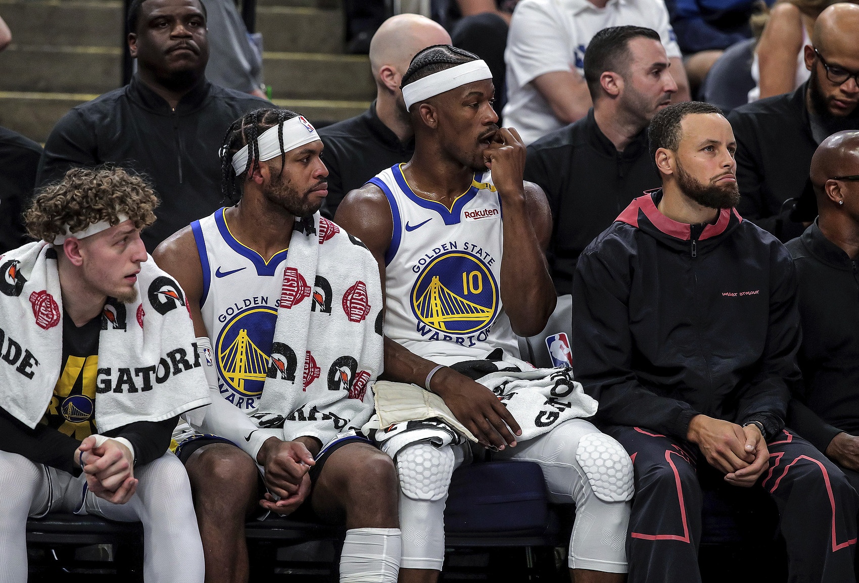 何时与库追讨论下赛季？巴特勒：好问题 今夏到时候自然会发生的