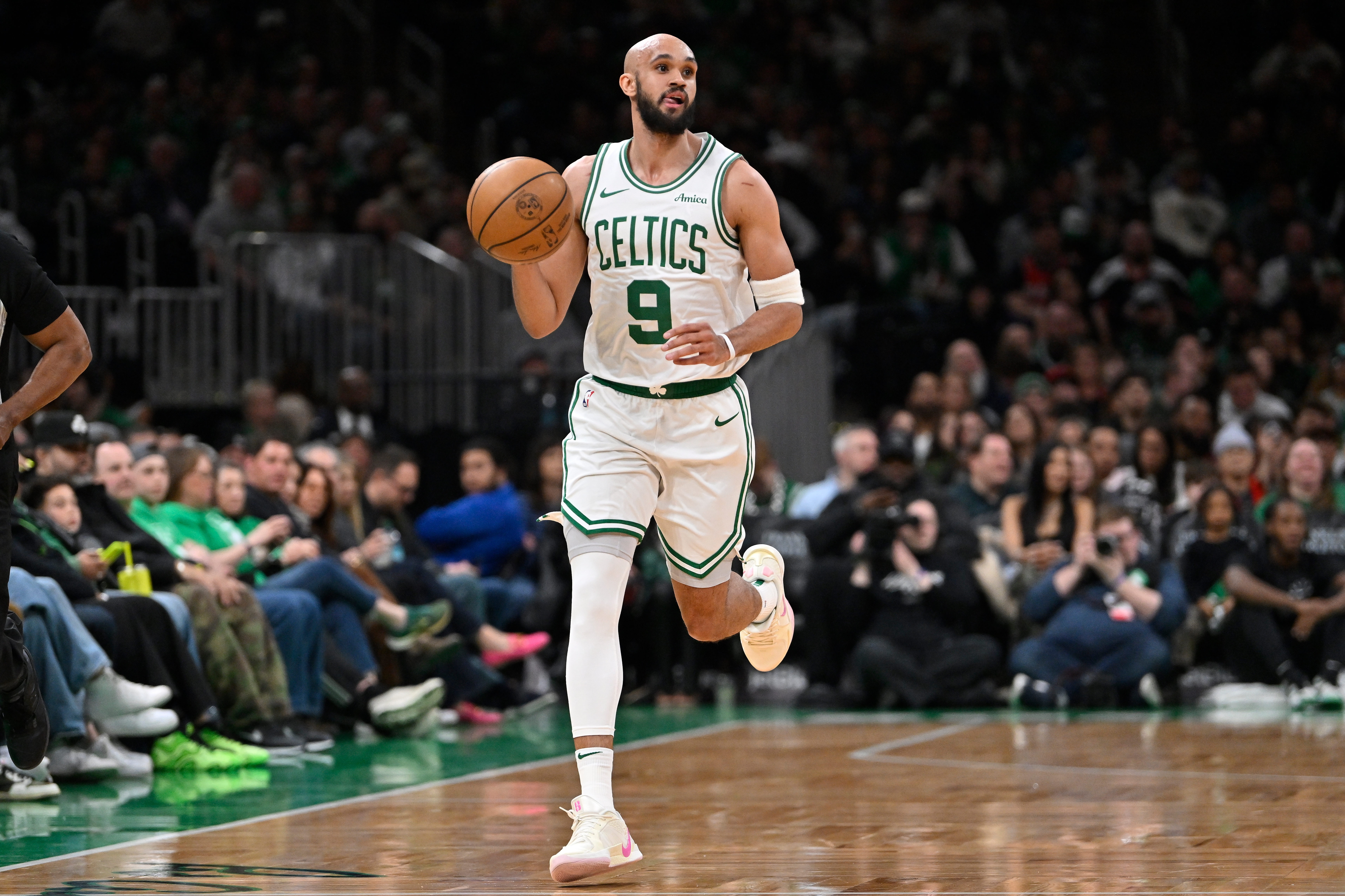 优质后场！怀特赛季场均16.4分4.5板4.8助0.9断1.1帽