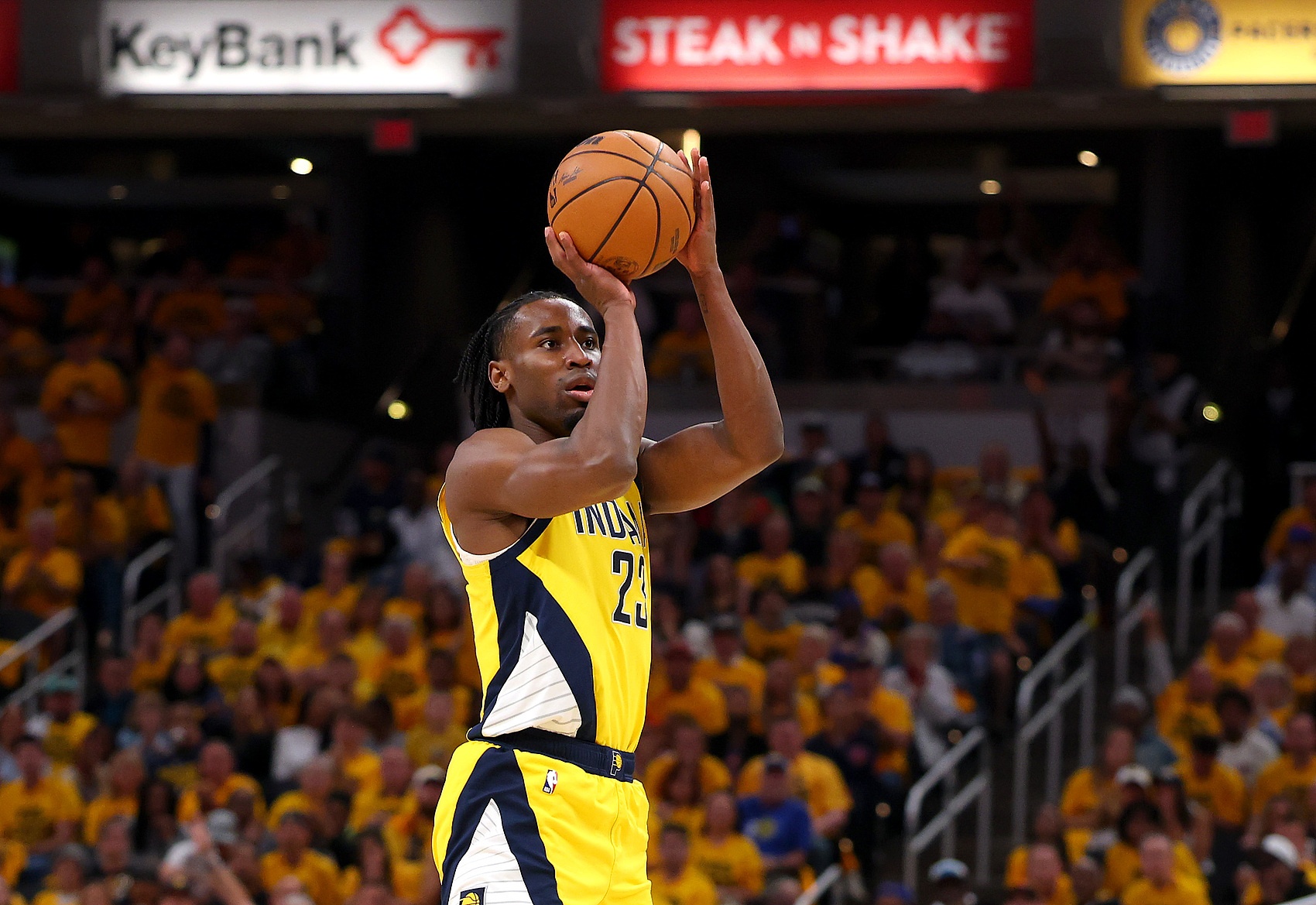 外线有谱！内史密斯东决场均13.2分4篮板 三分命中率高达54%