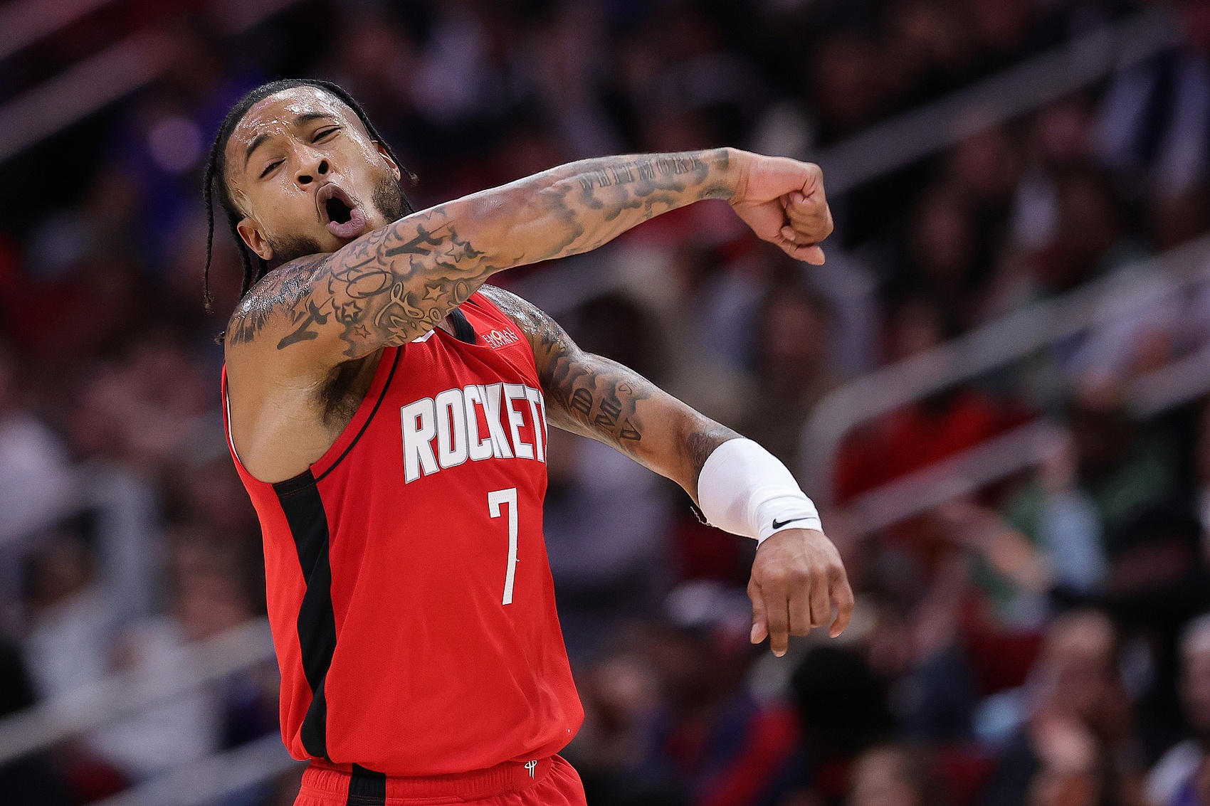 队记：惠特摩尔从小就喜欢看奇才比赛 他放学时父亲总会送他球票