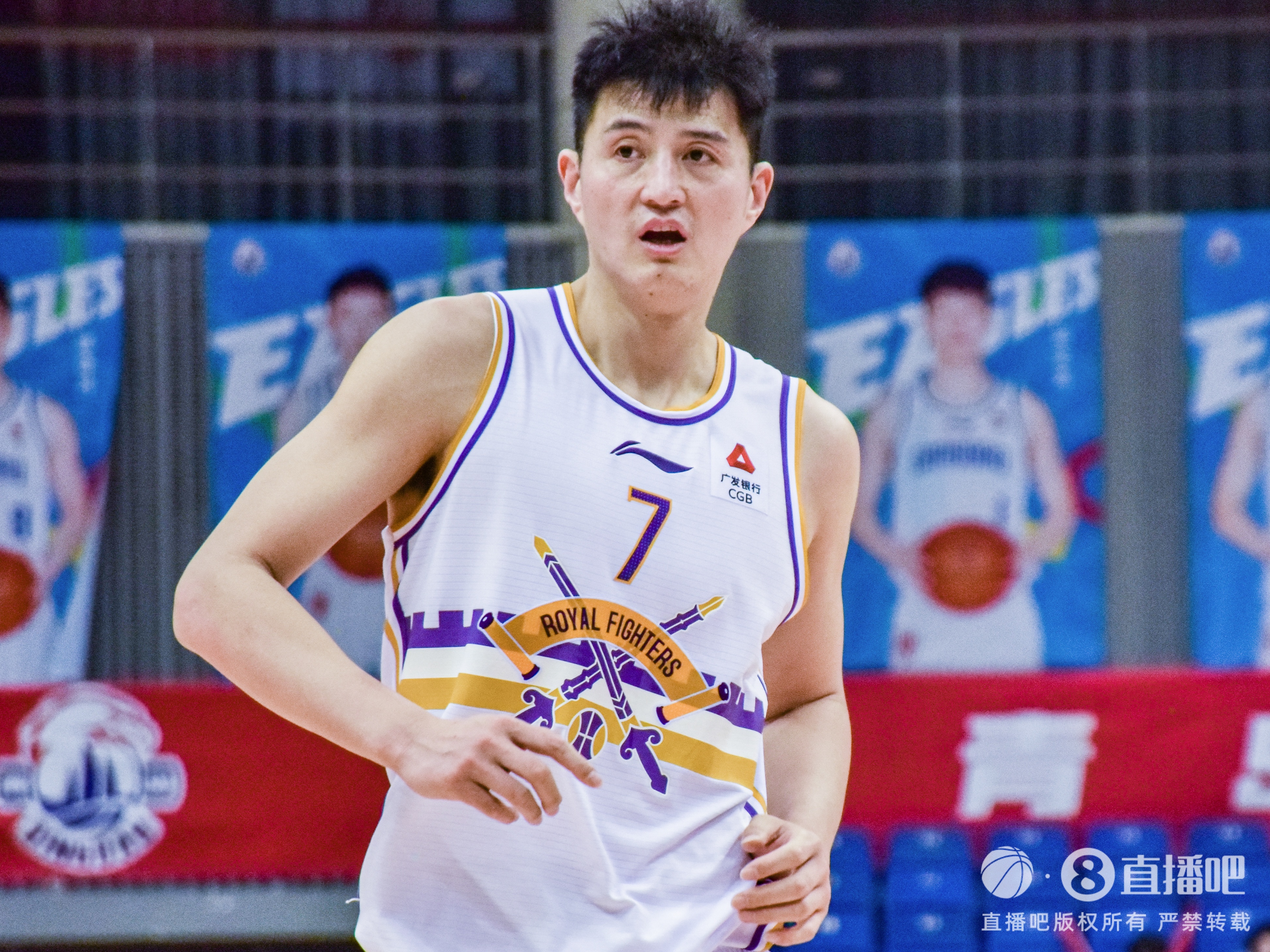 上赛季场均1.4分1.7板 媒体人：俞长栋新赛季将签约宁波男篮