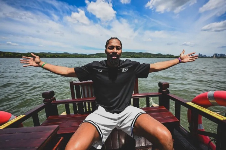 丁威迪中国行——天气好~来看西湖咯！