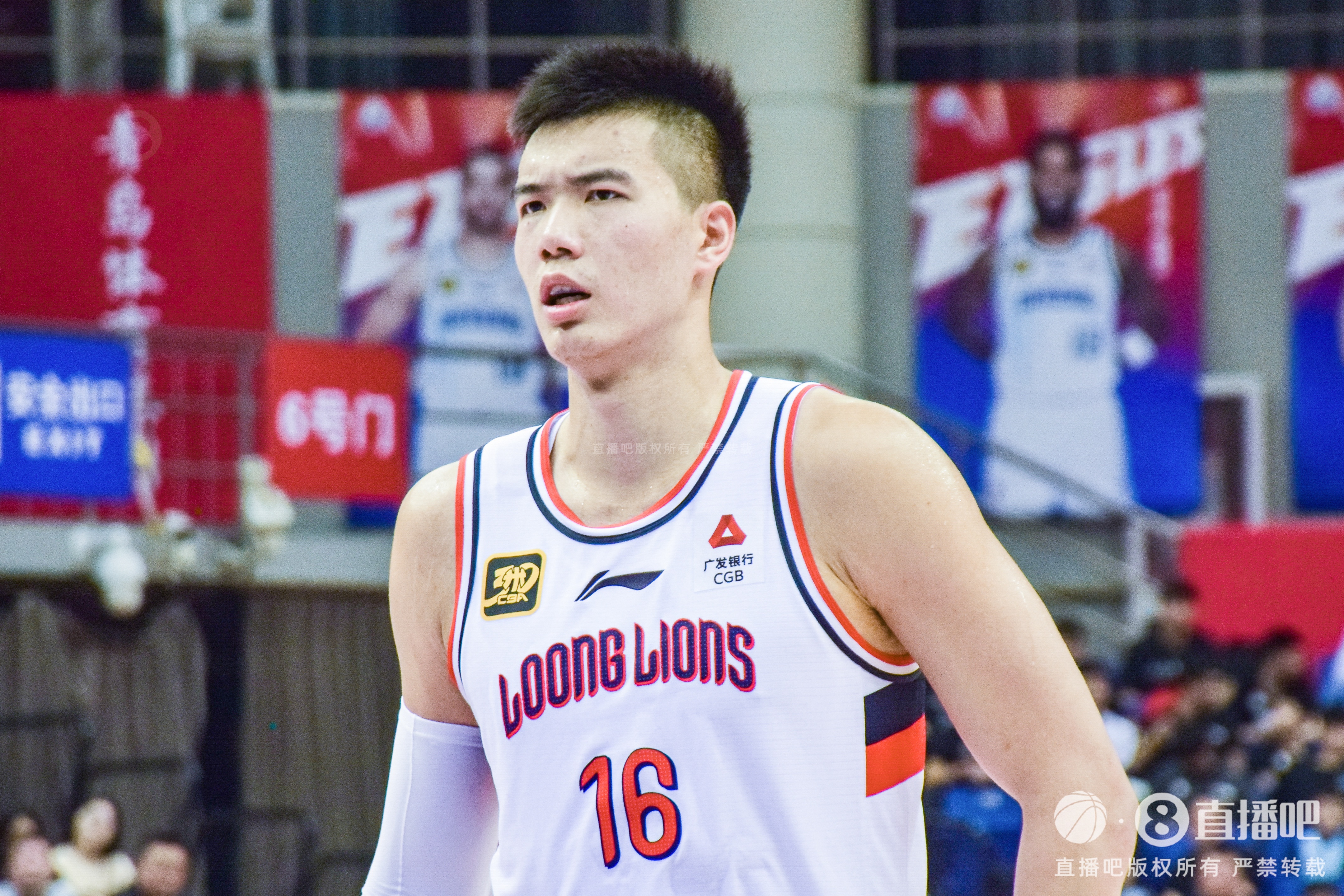 直播吧：焦泊乔愿意前往广东效力 此前上海是他的理想下家