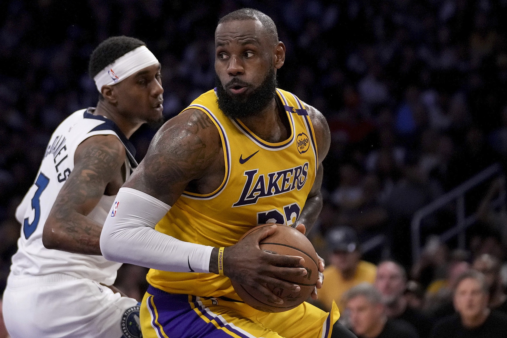 詹姆斯防守差？肯扬-马丁：如果我足够聪明 那就无需过于卖力