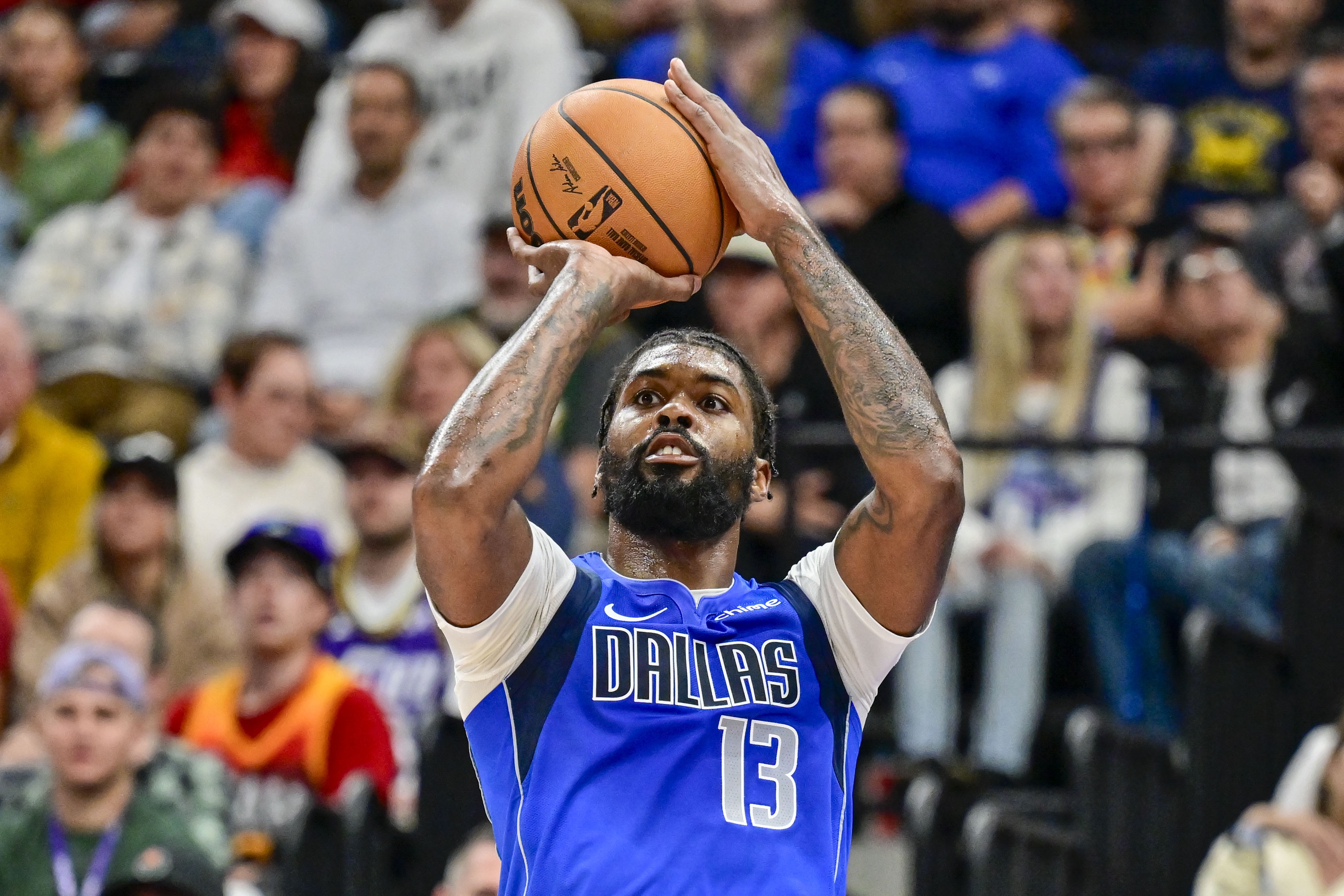 下半场机会少！马绍尔11中7&三分5中3拿到23分5板 上半场19分